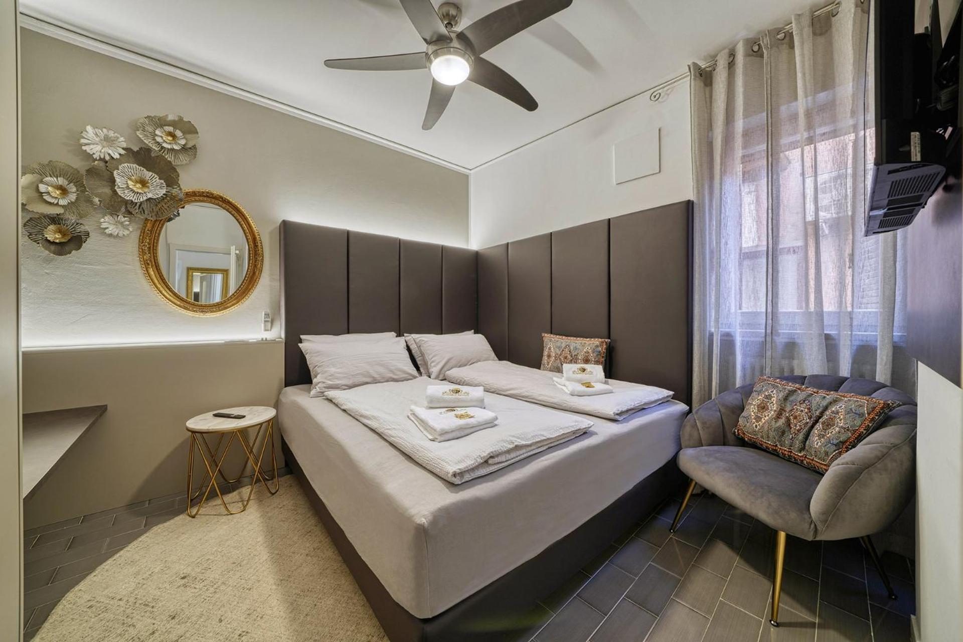 City Central Apartment Romantic Lakefront Balcony - Malcesine - Porto Vecchio 11 المظهر الخارجي الصورة
